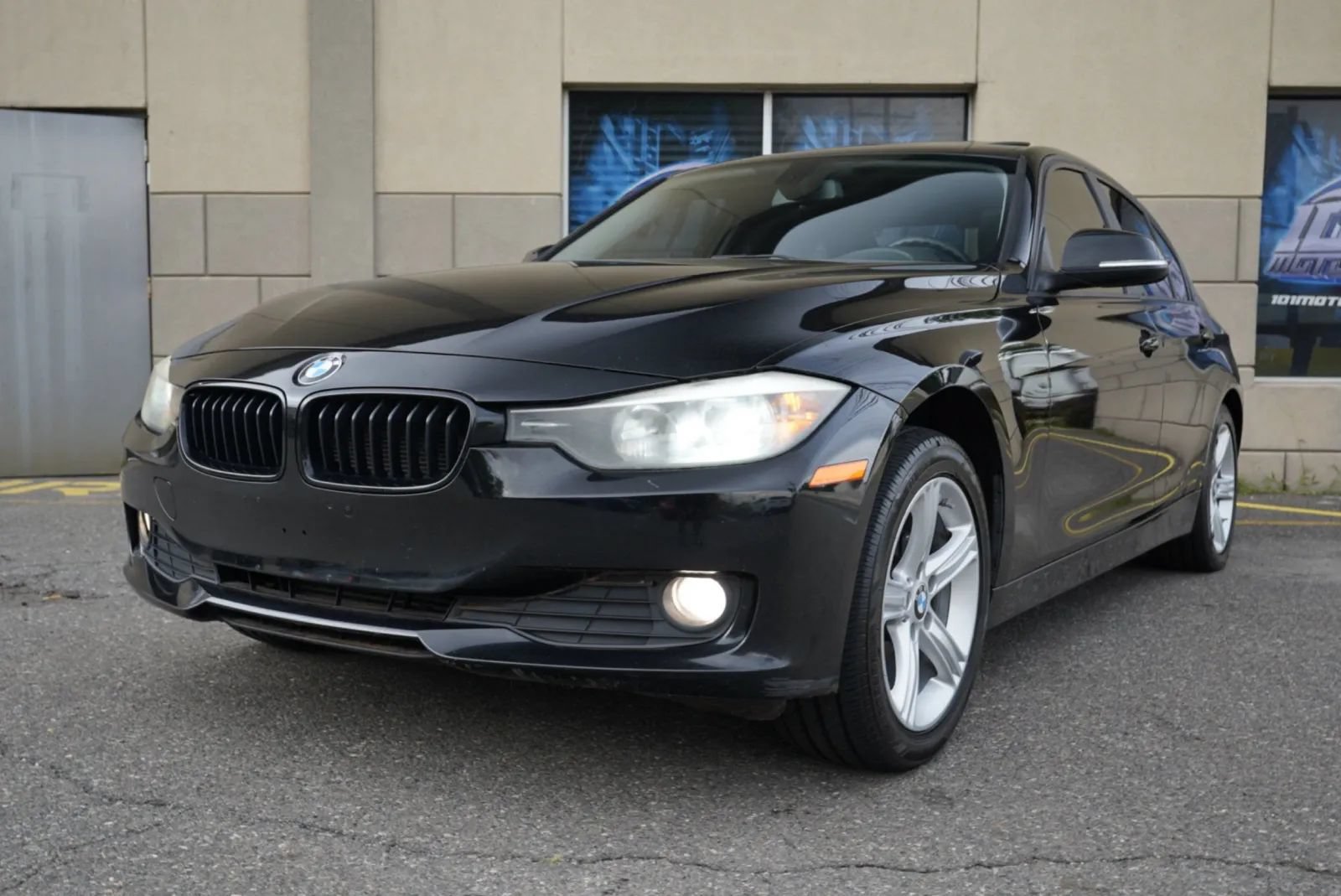 Used 2014 BMW 320i xDrive Sedan AWD/4WD image 9