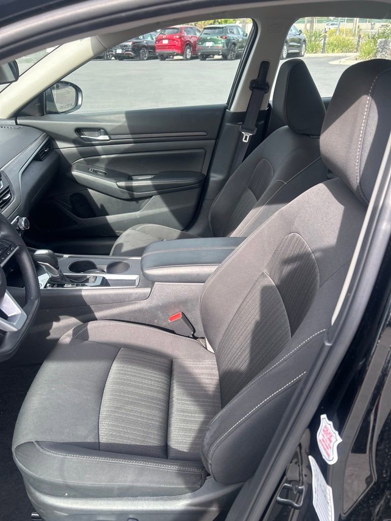 Used 2025 Nissan Altima 2.5 SV image 14