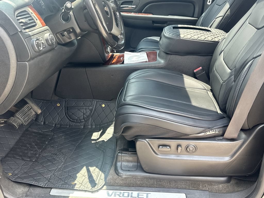Used 2009 Chevrolet Suburban LTZ AWD/4WD image 9