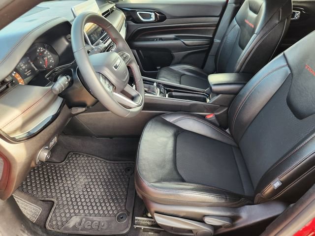 Used 2025 Jeep Compass Trailhawk image 13