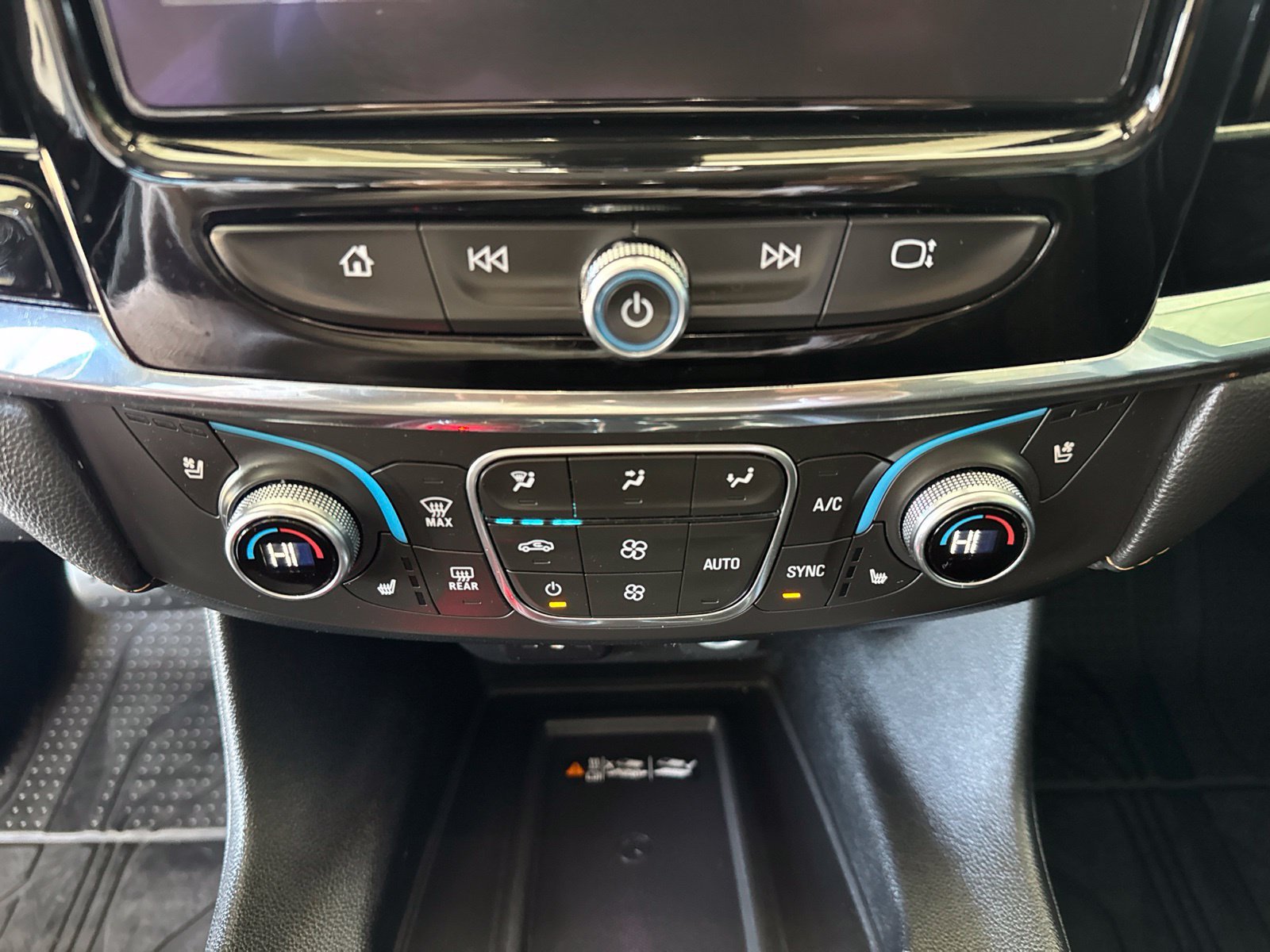 Used 2019 Chevrolet Traverse Premier w/ Redline Edition AWD/4WD image 34