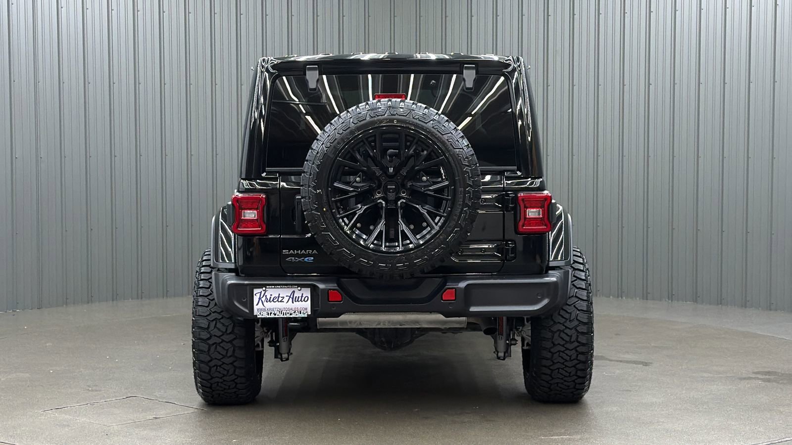 Used 2025 Jeep Wrangler Unlimited Sahara w/ Safety Group AWD/4WD image 4