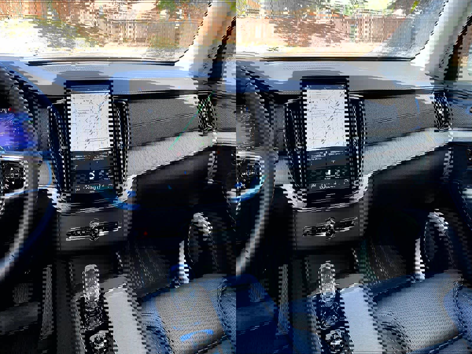 Used 2025 Volvo XC90 T8 Ultra w/ Protection Package Premier image 8