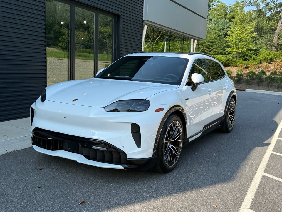 New 2026 Porsche Cayenne Electric AWD/4WD image 1