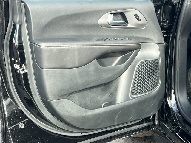 New 2026 Chrysler Pacifica Select image 15