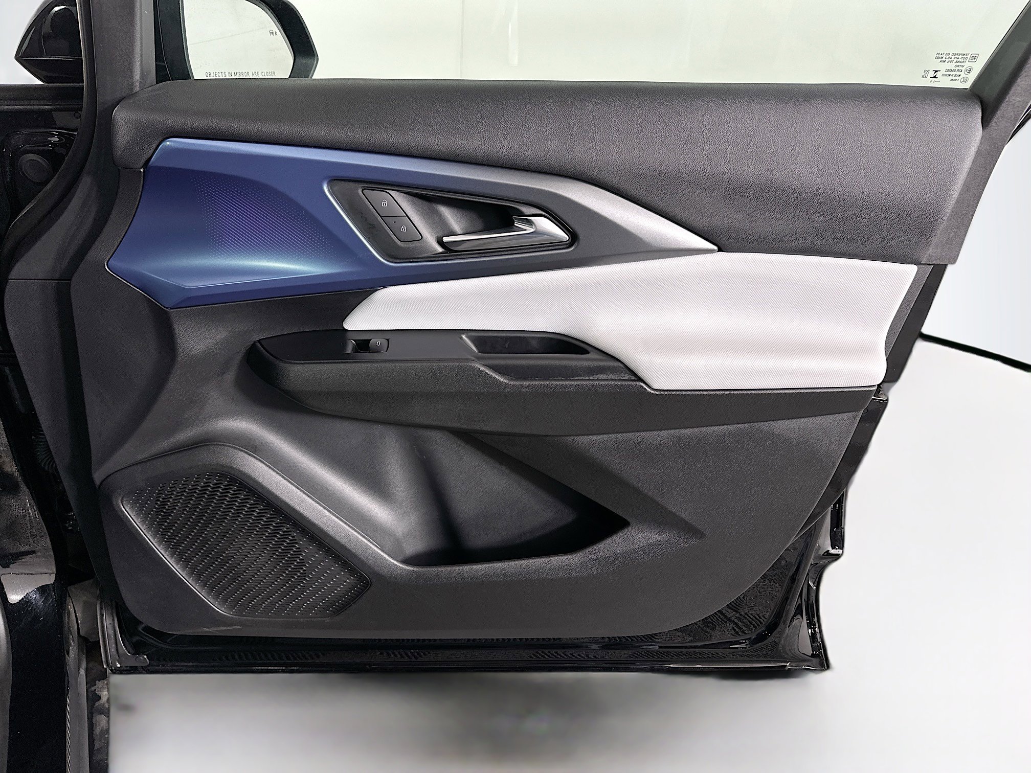 Used 2025 Chevrolet Equinox EV LT image 32