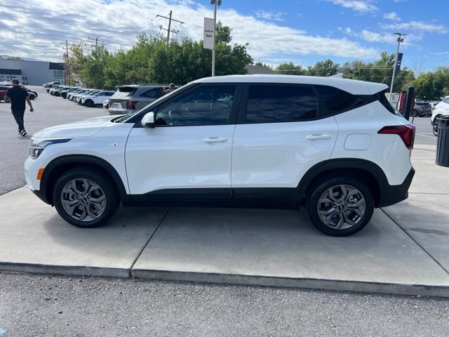 Used 2024 Kia Seltos LX AWD/4WD image 4