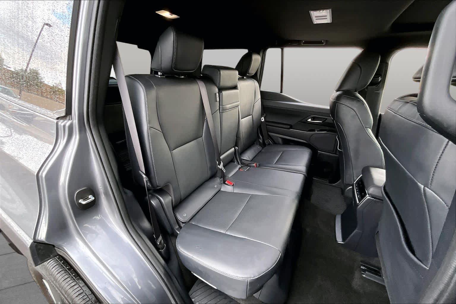 Used 2025 Lexus GX 550 w/ Accessory Package (2T) AWD/4WD image 19