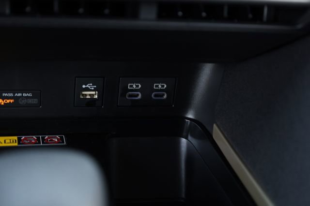 Used 2025 Toyota Camry LE image 7