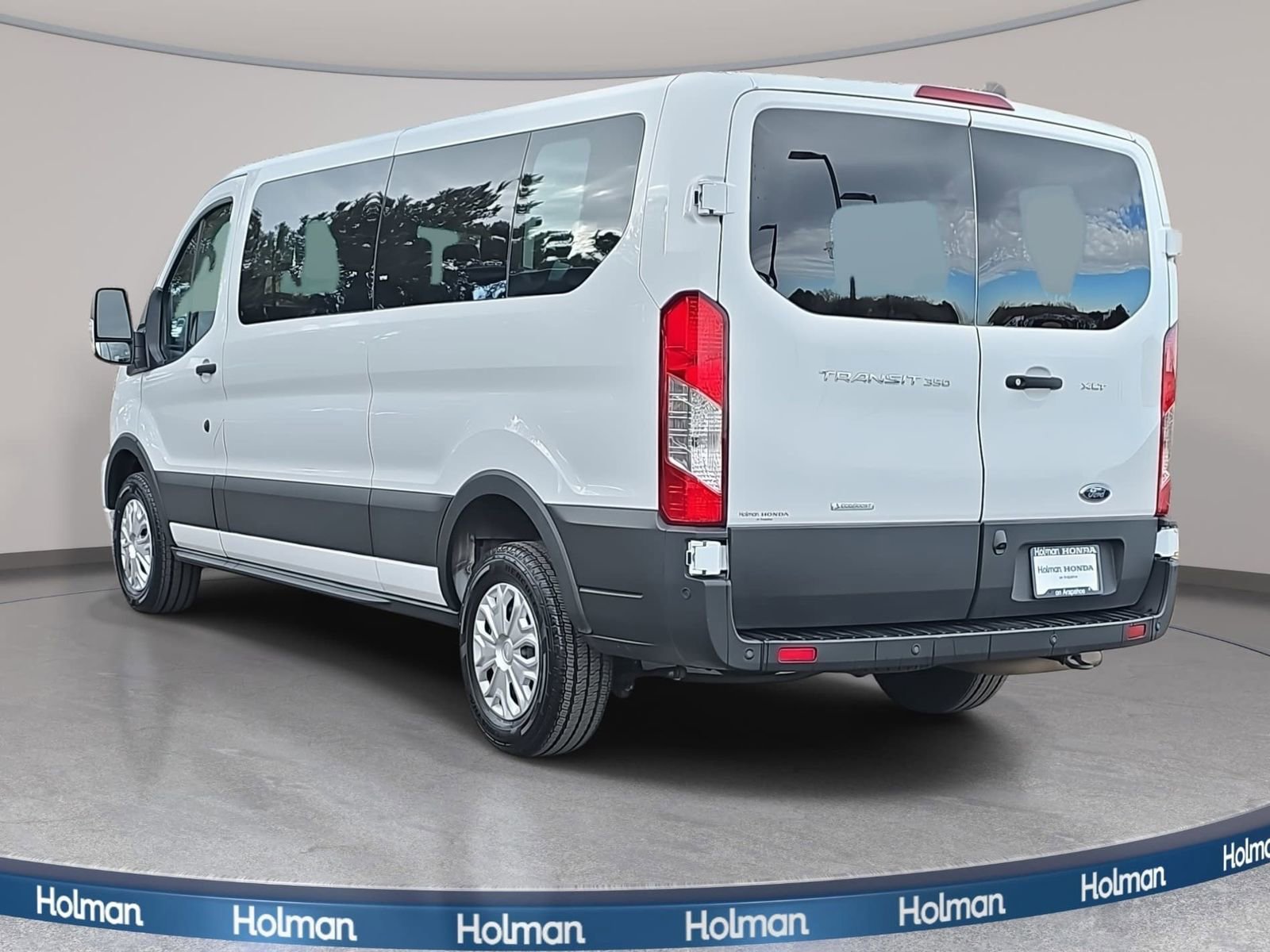 Used 2023 Ford Transit 350 XLT image 5