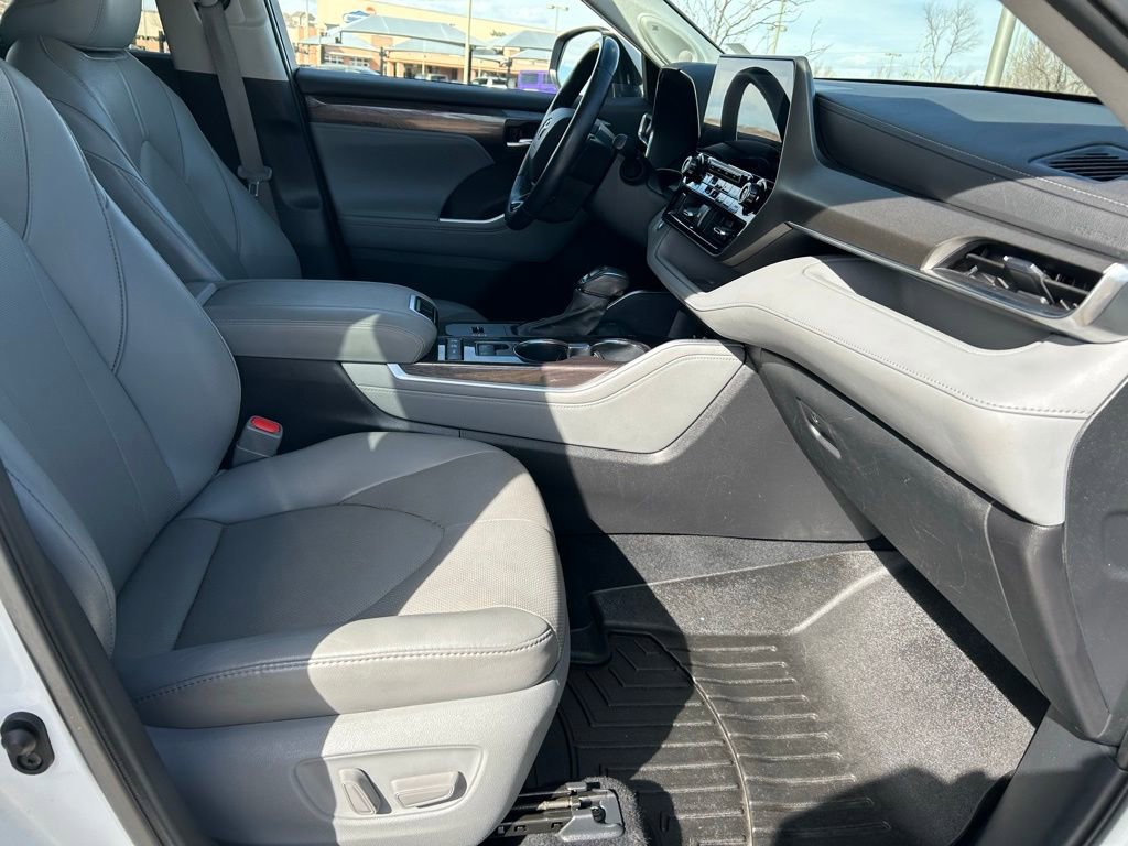 Used 2021 Toyota Highlander Limited image 30