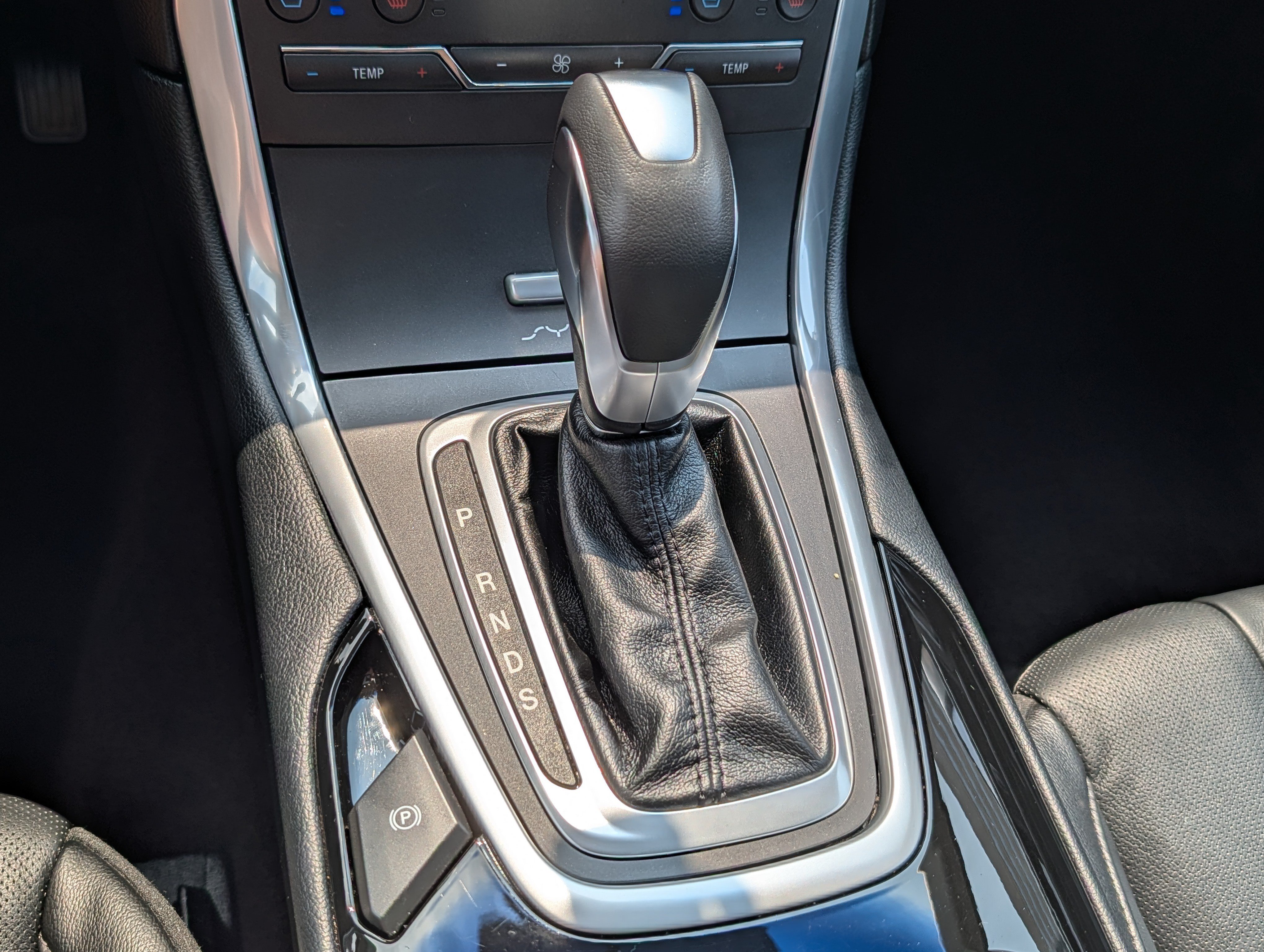 Used 2016 Ford Edge Titanium w/ Equipment Group 301A AWD/4WD image 24