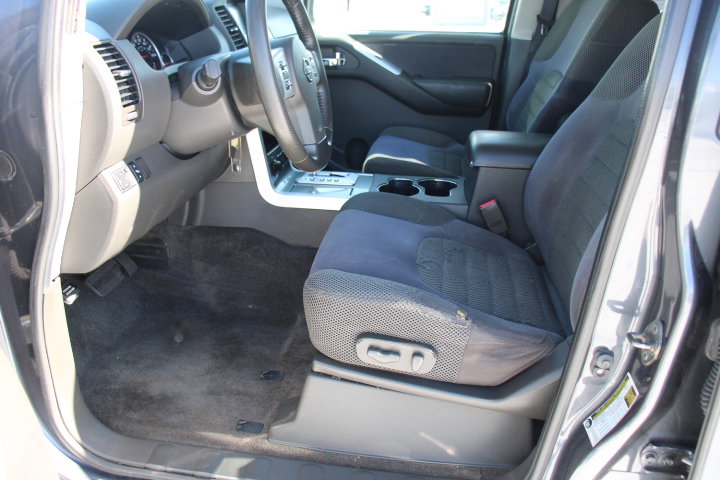 Used 2010 Nissan Pathfinder SE AWD/4WD image 13