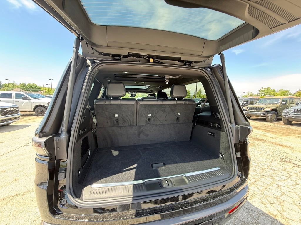 New 2026 Jeep Grand Wagoneer Summit AWD/4WD image 26