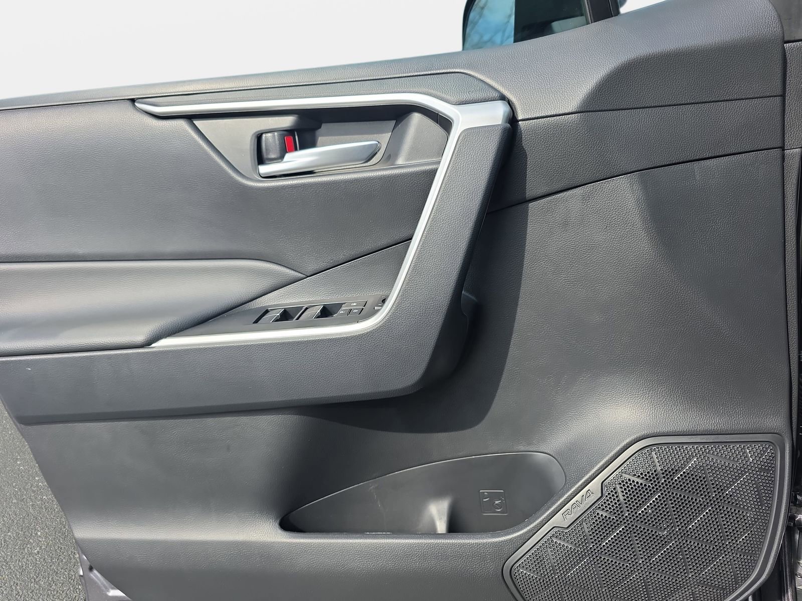 Used 2024 Toyota RAV4 XLE w/ Convenience Package image 27