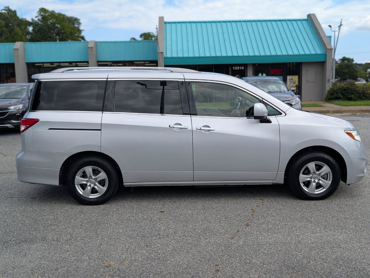 Used 2017 Nissan Quest SV FWD image 9