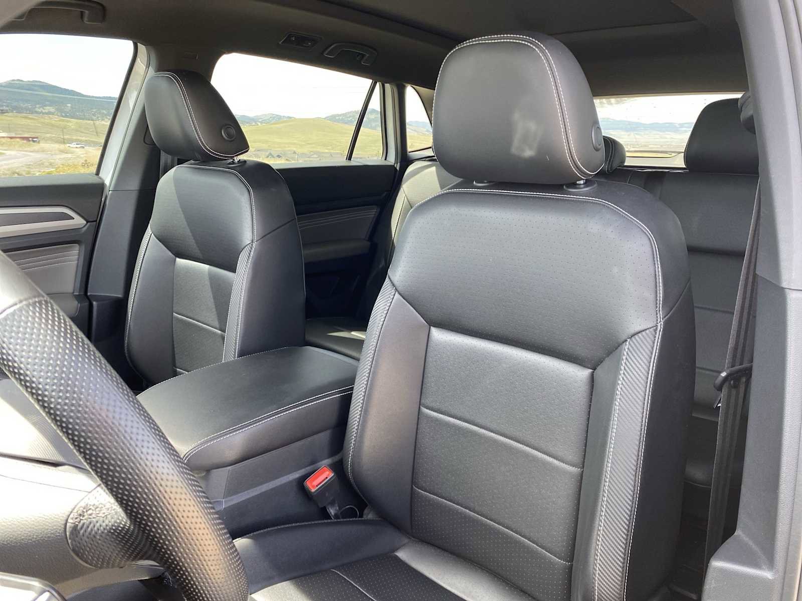 Used 2022 Volkswagen Atlas Cross Sport SEL R-Line image 17