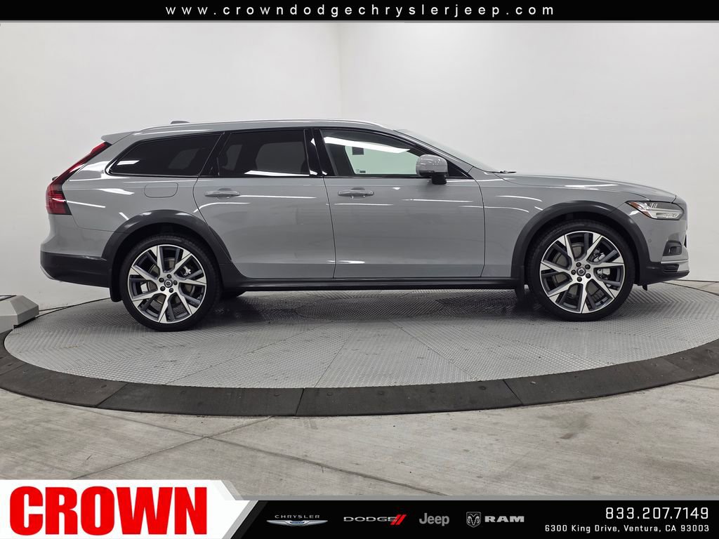 Used 2025 Volvo V90 B6 Cross Country Ultra w/ Protection Package AWD/4WD image 8
