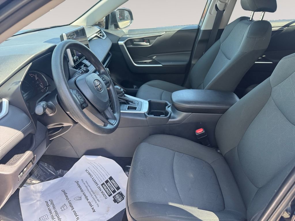 Used 2025 Toyota RAV4 XLE AWD/4WD image 9