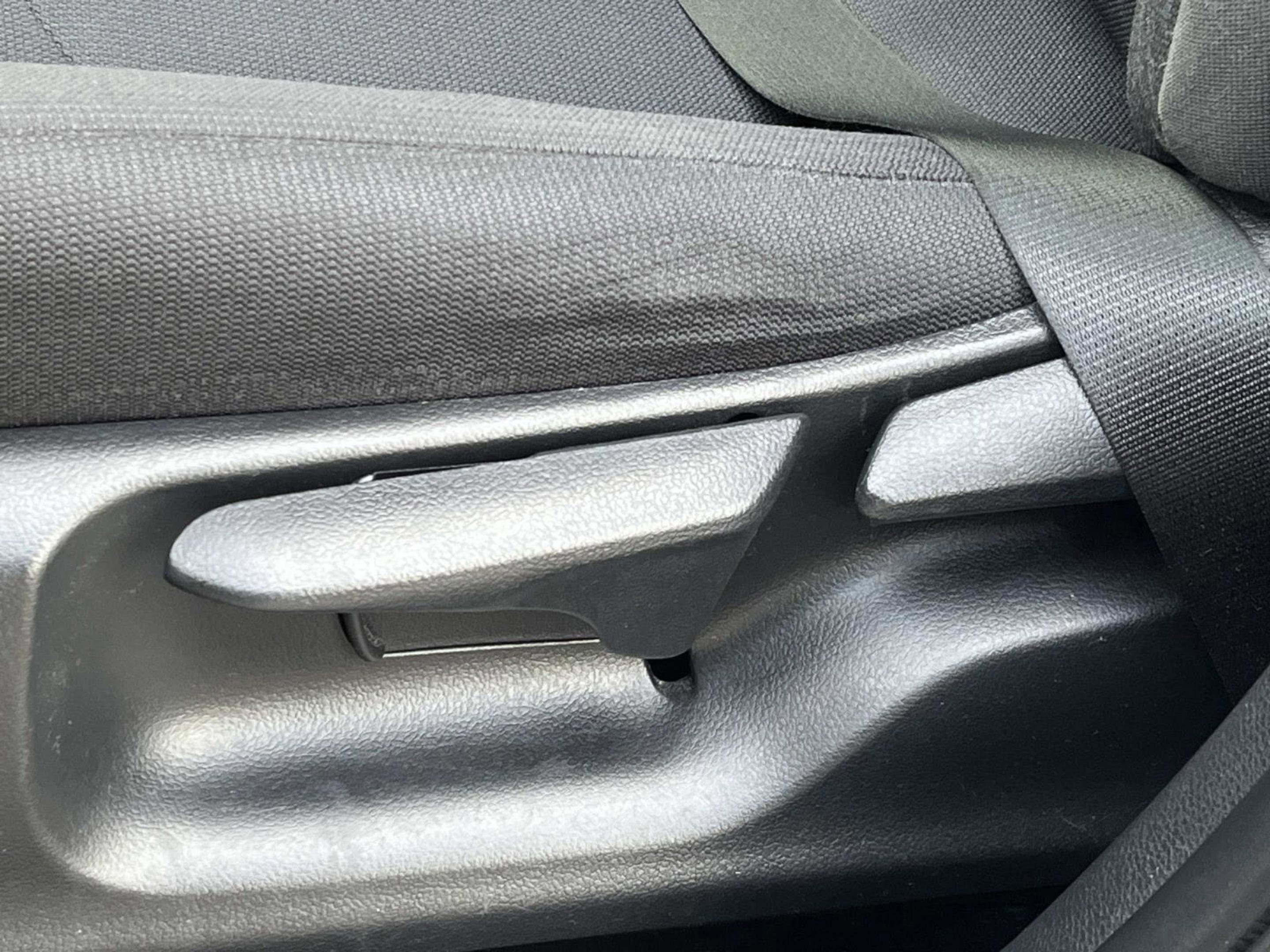 Used 2023 Toyota Corolla Cross LE image 28