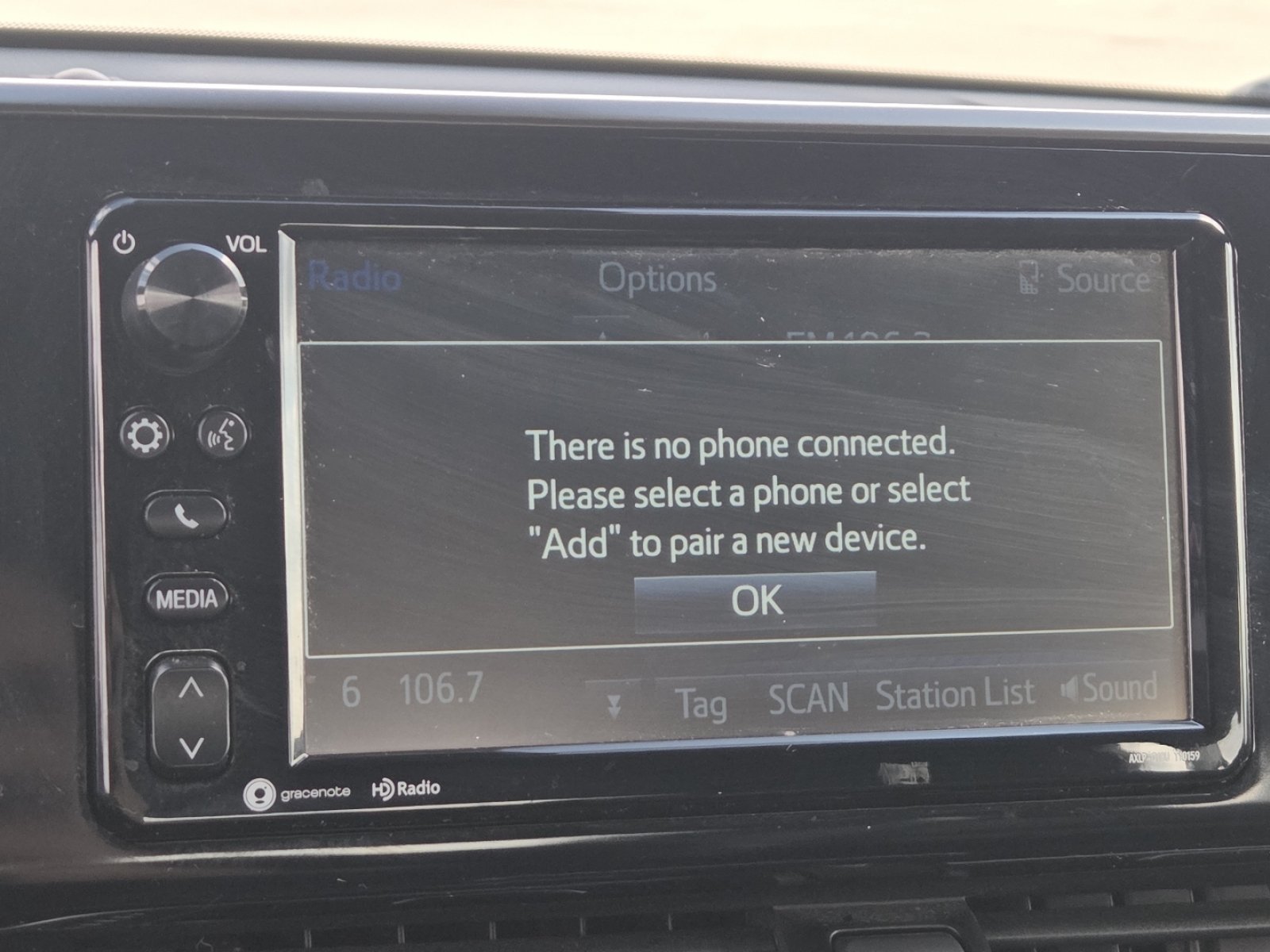 Used 2018 Toyota C-HR XLE FWD image 3