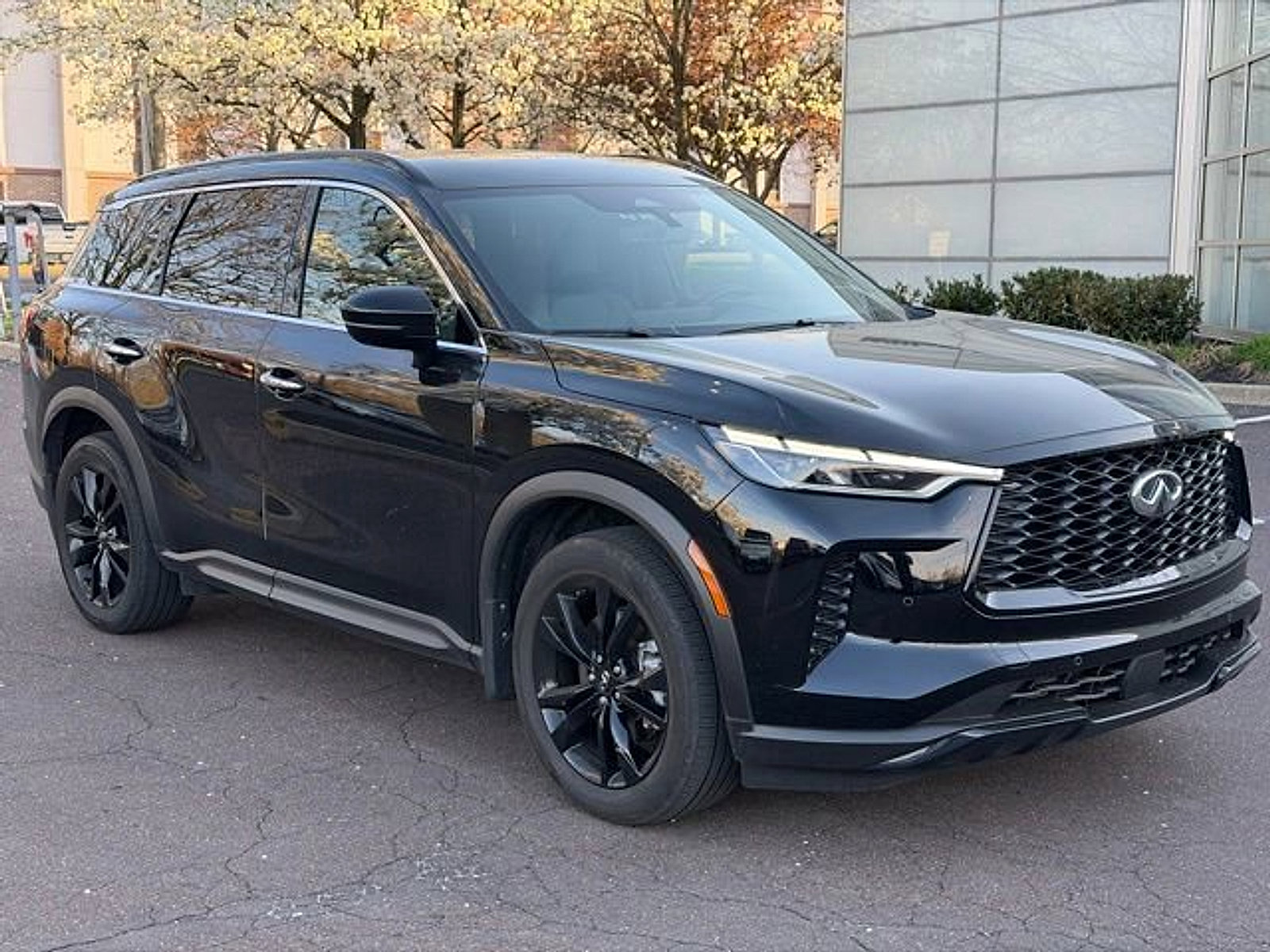 Certified 2025 INFINITI QX60 Luxe w/ Black Edition image 1