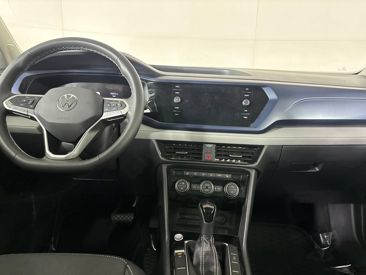 Used 2024 Volkswagen Taos SE w/ Panoramic Sunroof Package AWD/4WD image 26