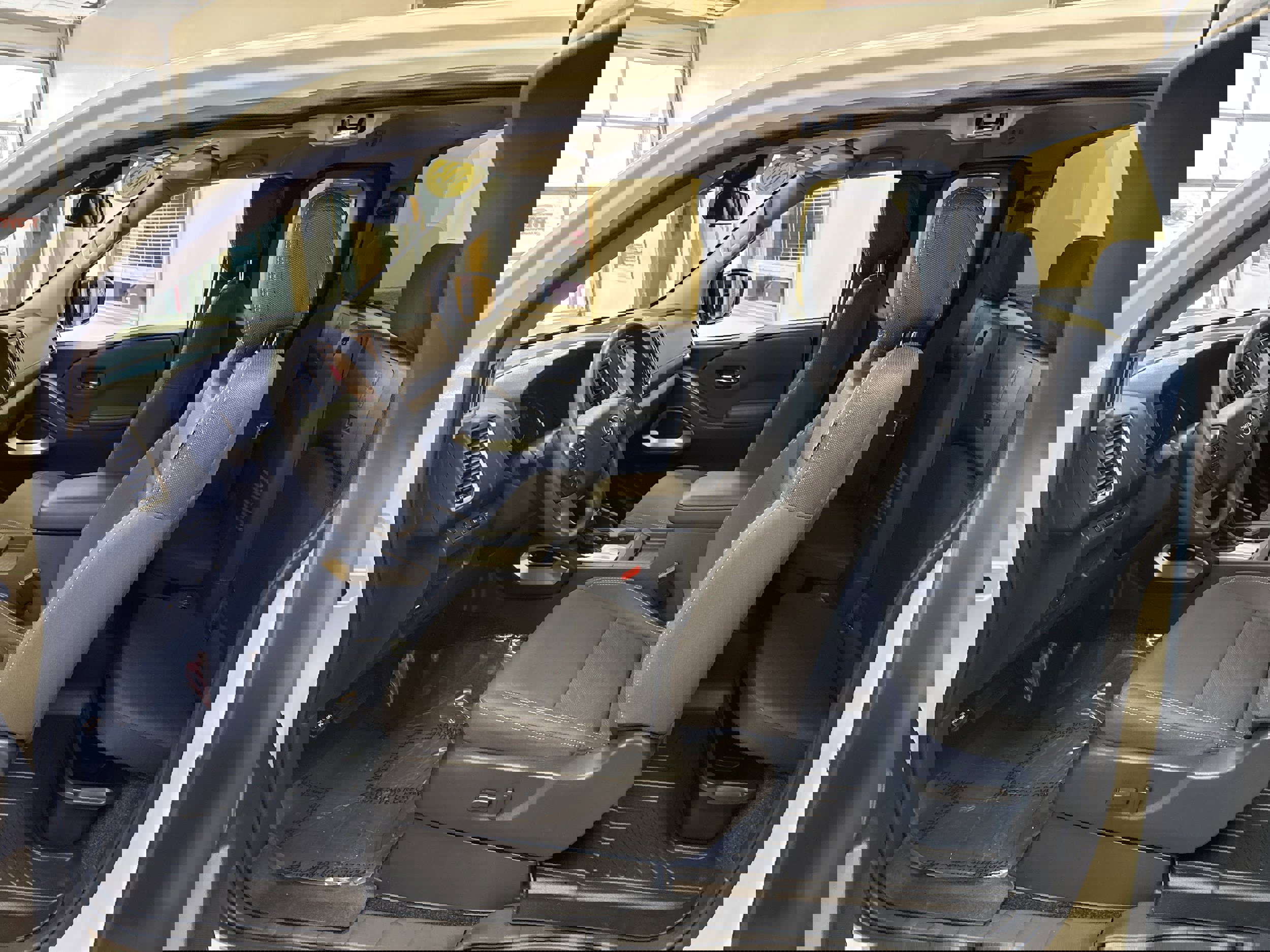 Used 2024 Nissan Frontier SV w/ Technology Package image 22