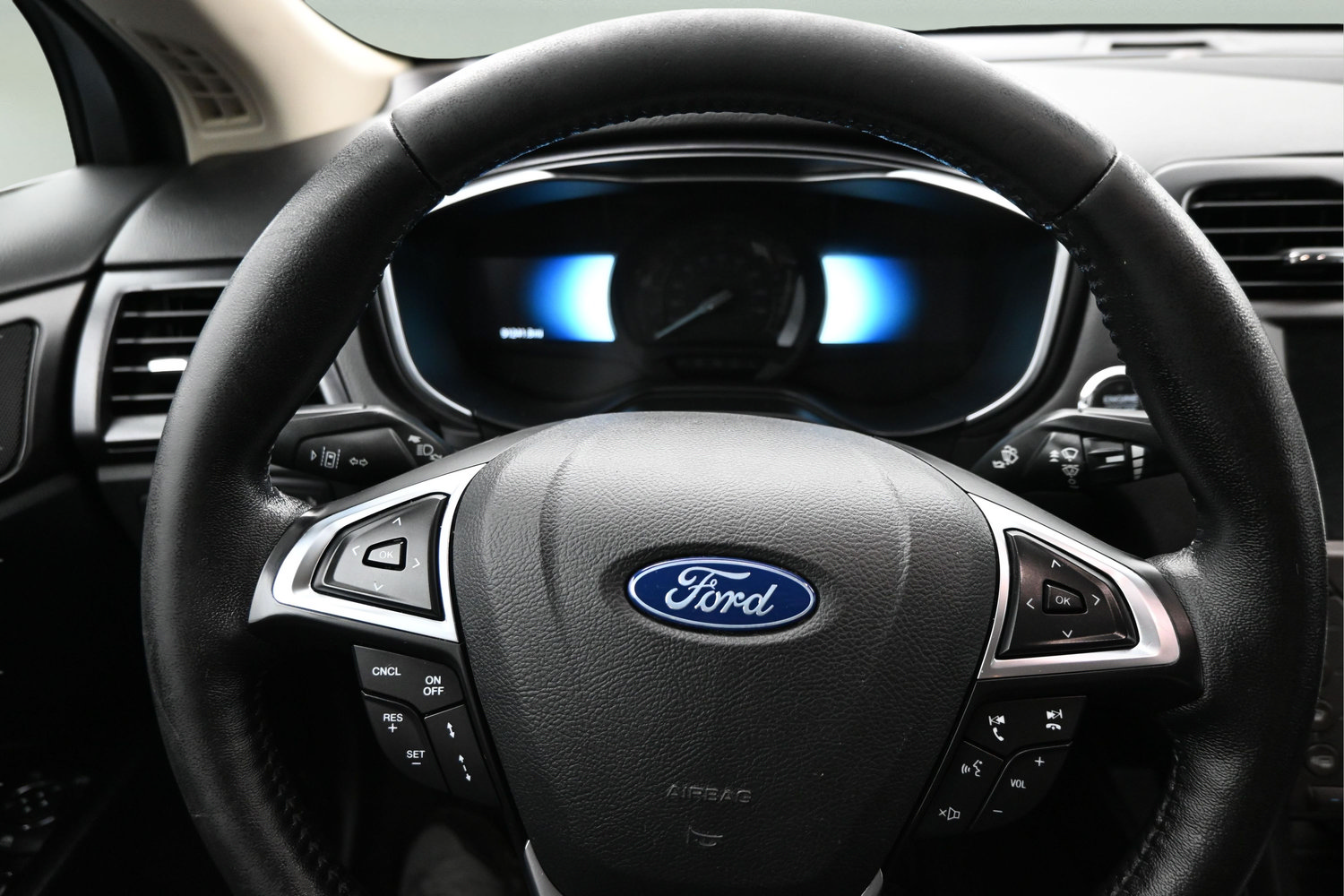 Used 2019 Ford Fusion Energi Titanium FWD image 18