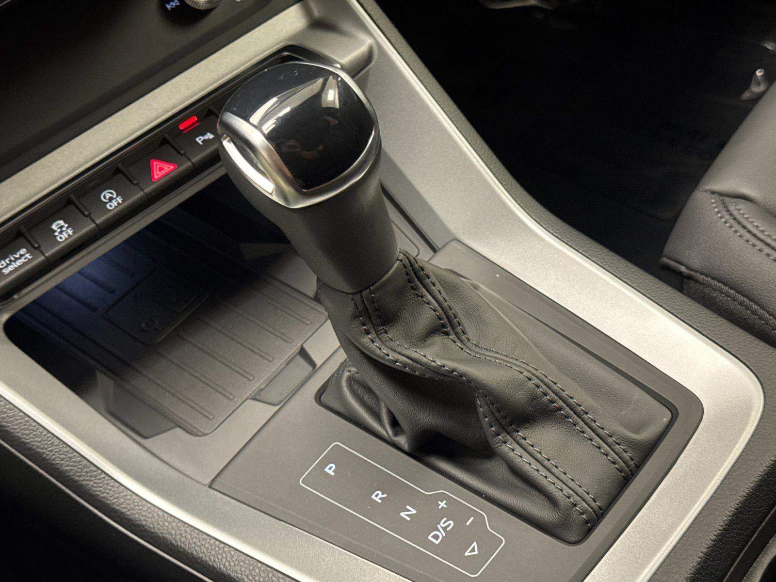 Certified 2025 Audi Q3 2.0T Premium w/ Convenience Plus Package image 21