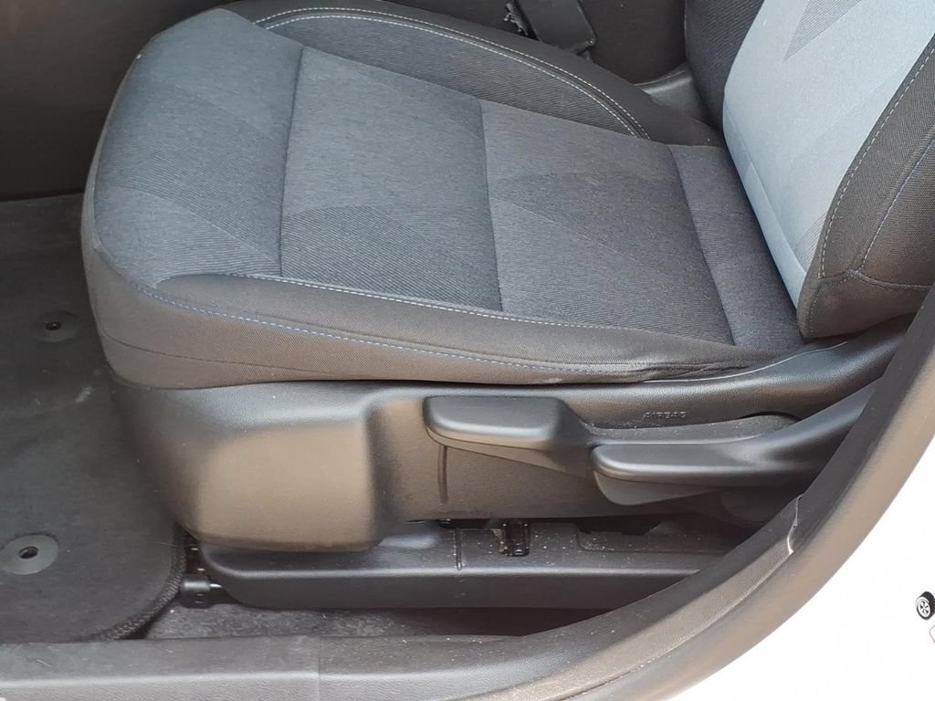 Used 2025 Chevrolet Trax LS w/ LS Convenience Package FWD image 19