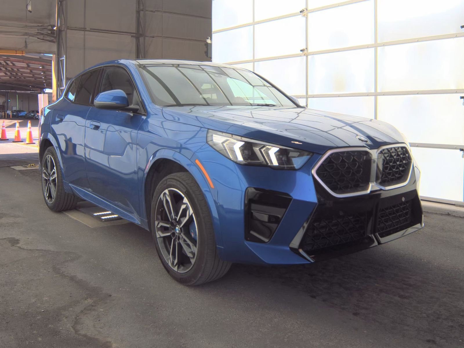 Used 2025 BMW X2 xDrive28i w/ M Sport Package AWD/4WD image 1