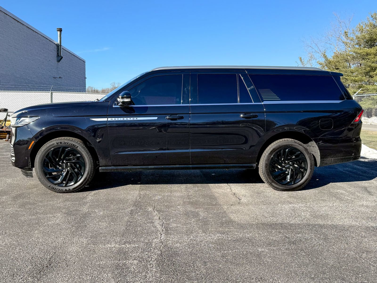 Used 2025 Lincoln Navigator L Reserve image 4