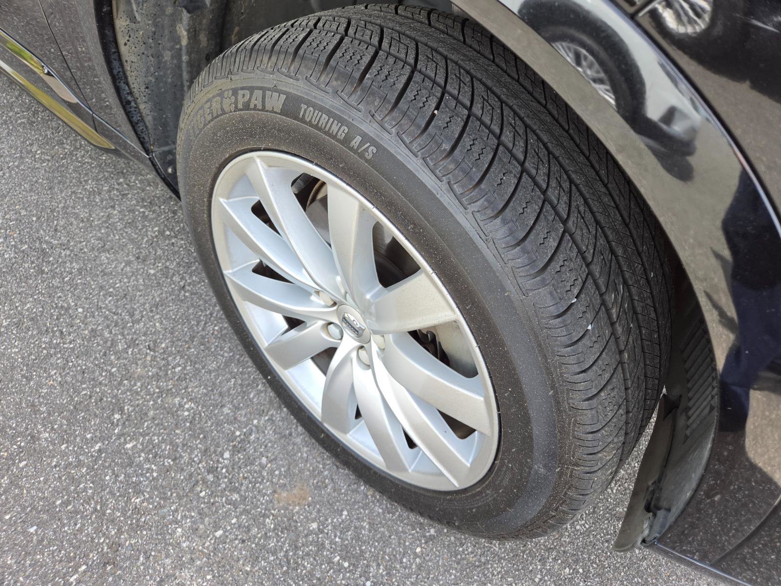 Used 2017 Volvo XC90 T6 Momentum w/ Vision Package image 4