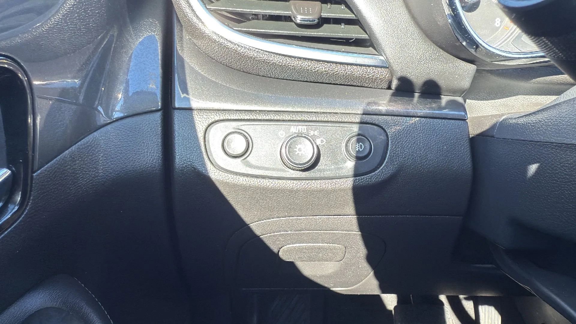 Used 2018 Buick Encore Essence image 15