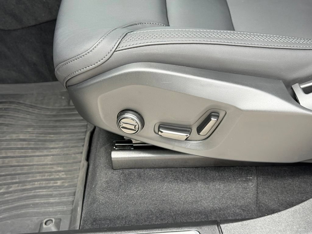 Used 2025 Volvo XC90 B5 Plus AWD/4WD image 17