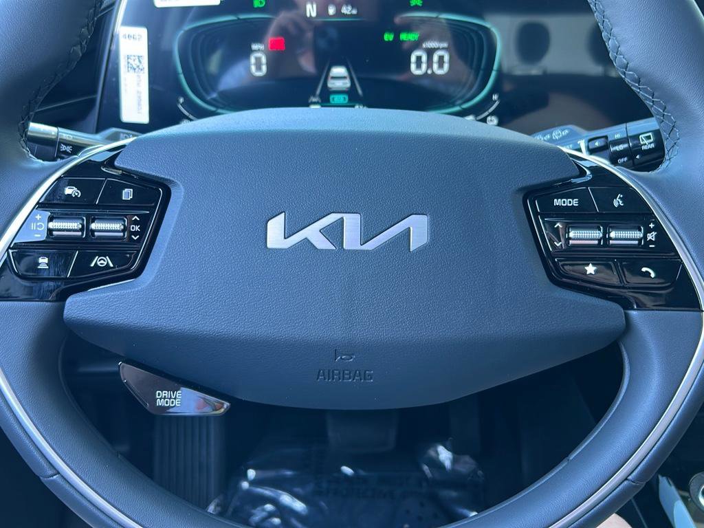 New 2025 Kia Niro EX image 25