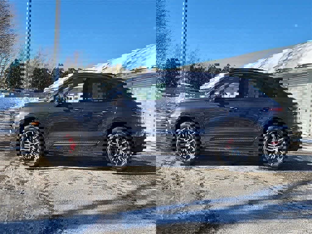 Certified 2024 Porsche Macan S image 2