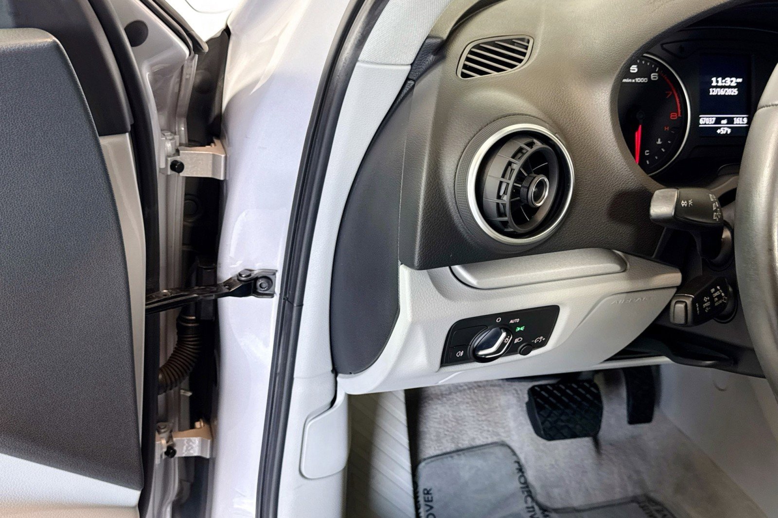 Used 2015 Audi A3 2.0T Premium image 10