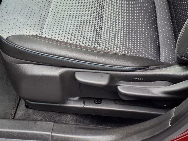 Used 2025 Chevrolet Trax LT w/ LT Convenience Package image 4