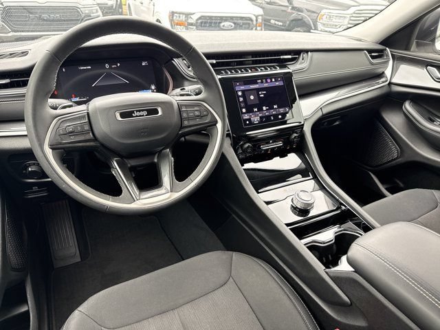 Certified 2023 Jeep Grand Cherokee Laredo AWD/4WD image 25