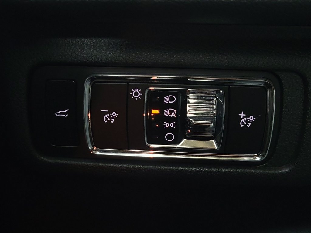 Used 2025 Lincoln Corsair Reserve FWD image 34