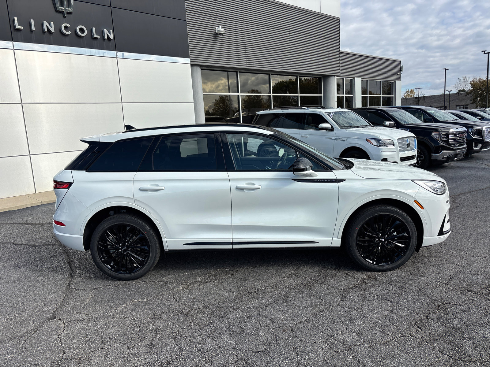 New 2026 Lincoln Corsair Reserve image 8