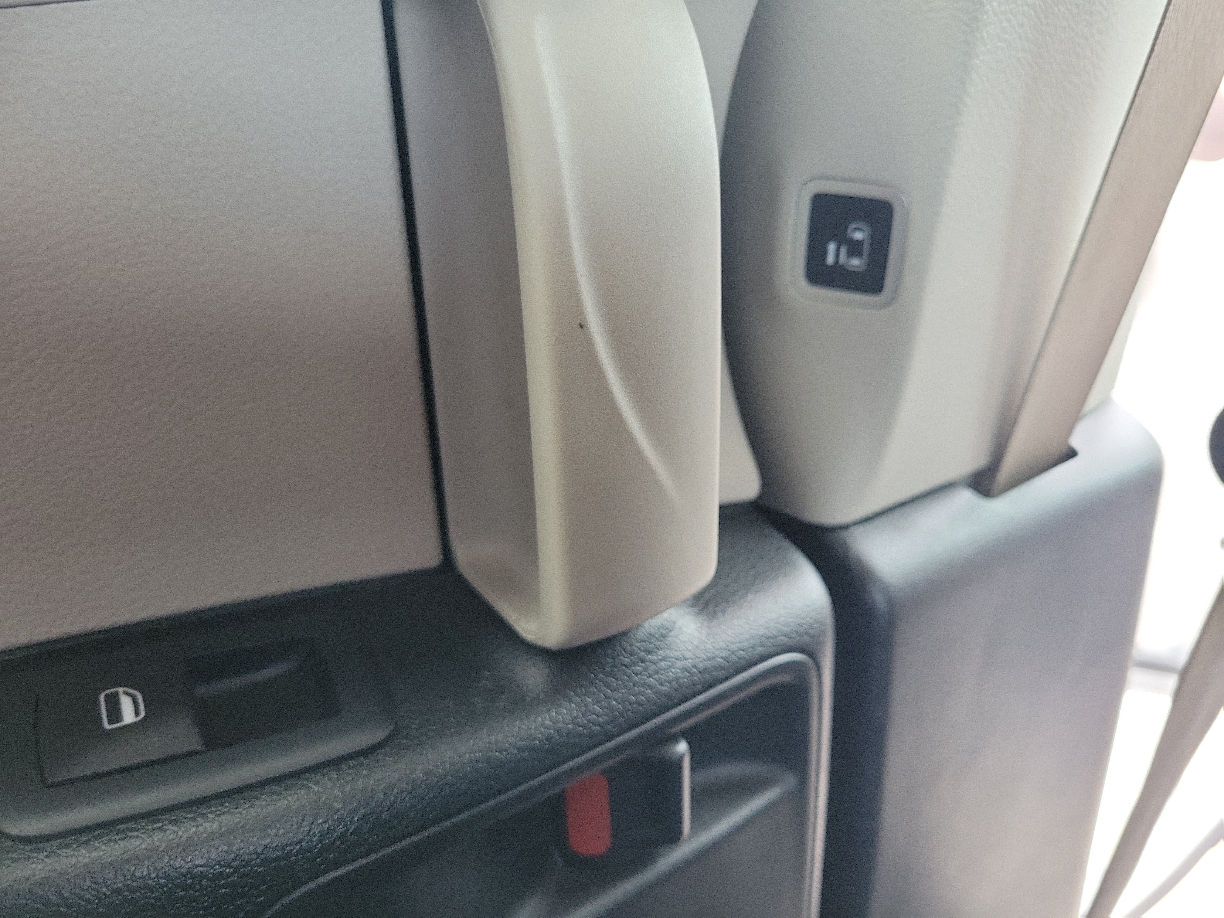 Used 2023 Chrysler Voyager LX FWD image 13