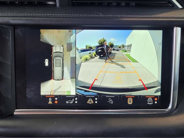 Used 2024 GMC Yukon Denali w/ Advanced Technology Package AWD/4WD image 11