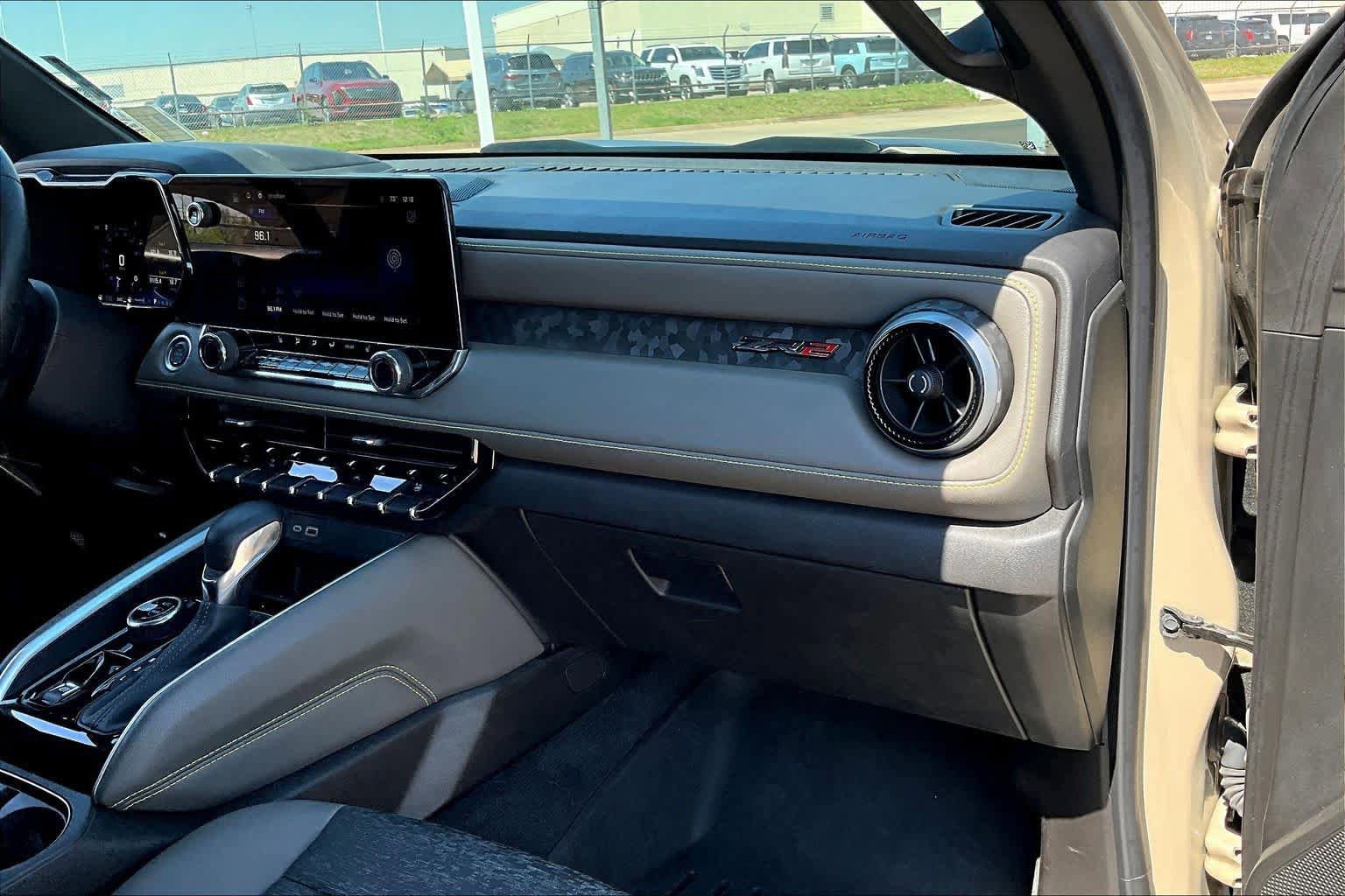 Used 2024 Chevrolet Colorado ZR2 w/ Technology Package AWD/4WD image 18