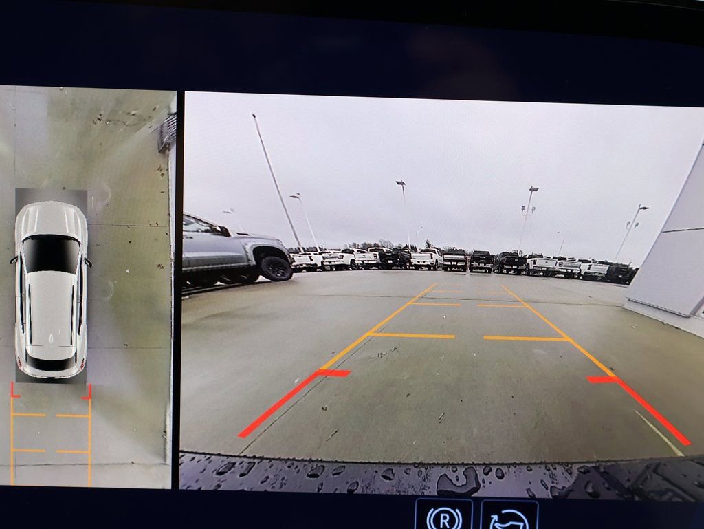 New 2026 Chevrolet Equinox EV LT w/ Convenience Package II FWD image 20