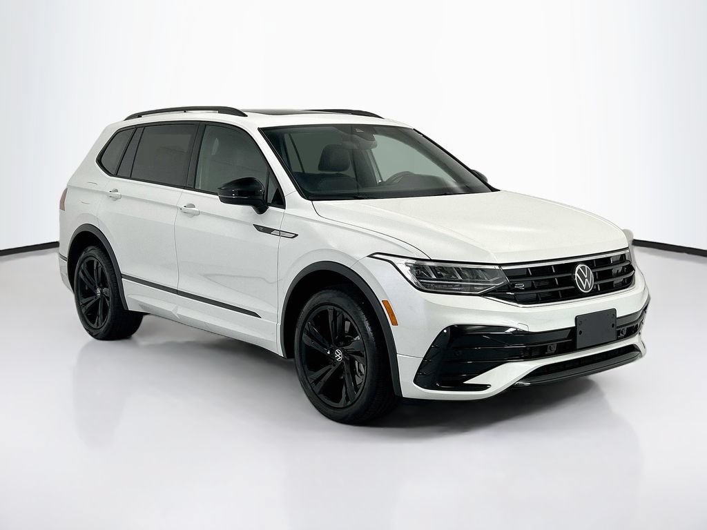 Used 2024 Volkswagen Tiguan SE R-Line FWD image 3
