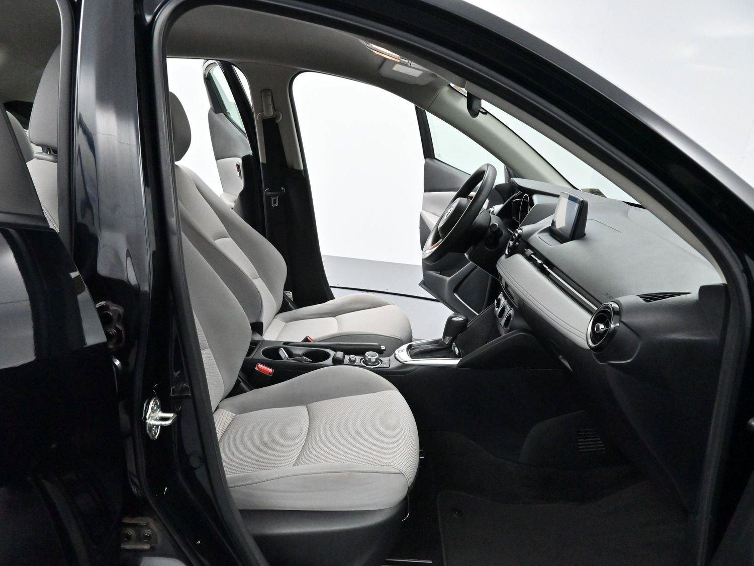 Used 2020 Toyota Yaris LE image 28