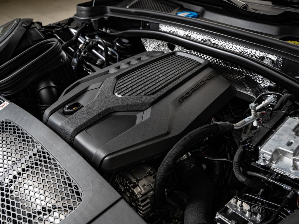 New 2026 Porsche Macan AWD/4WD image 46